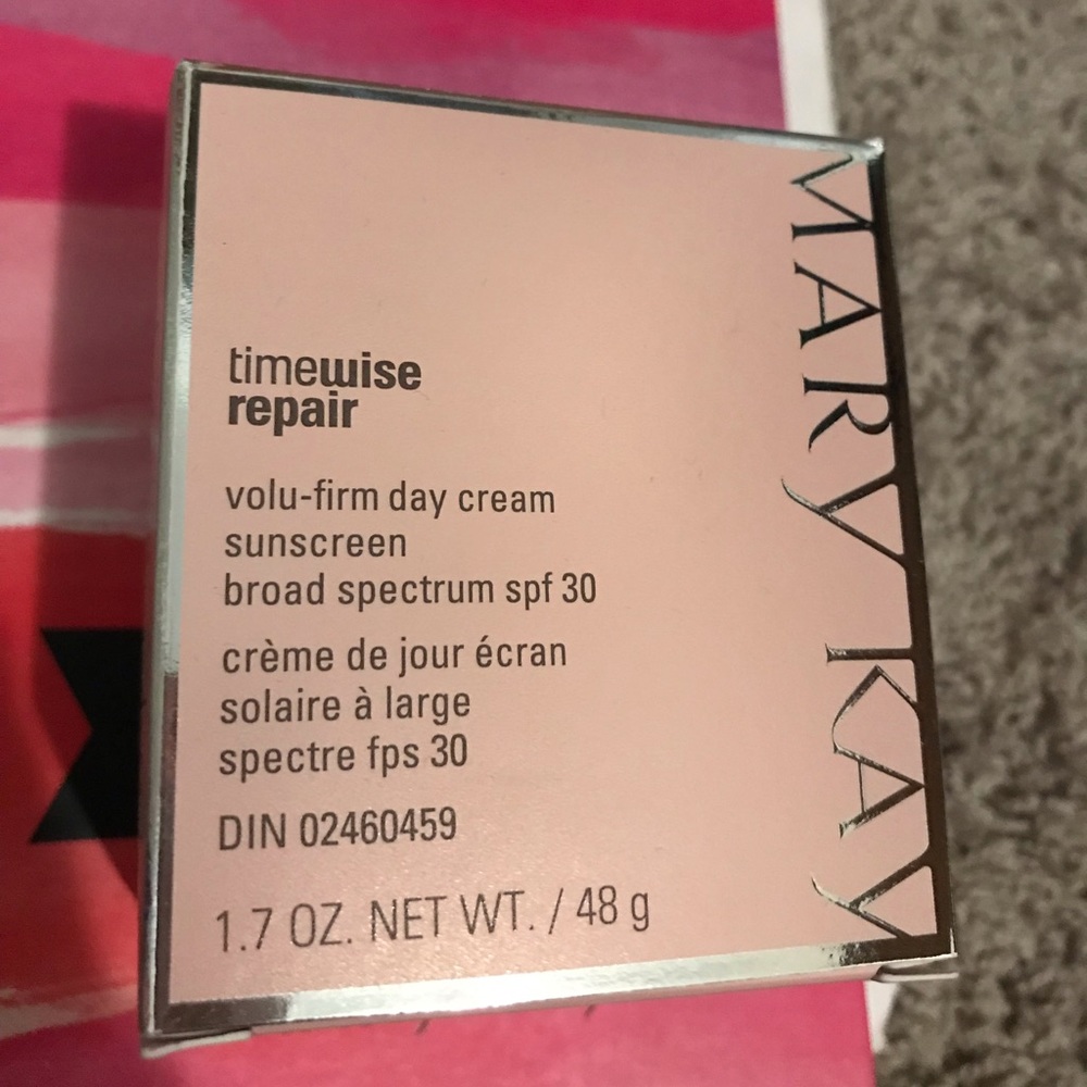 Volu-form day cream with spf 30